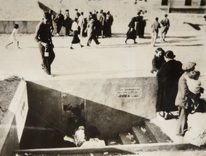 Red Air Raid Shelters Help Fight Red Air Raids, Castellón by Unbekannt Unbekannt